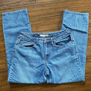 Chico's 0.5 Platinum Medium Wash Blue Denim